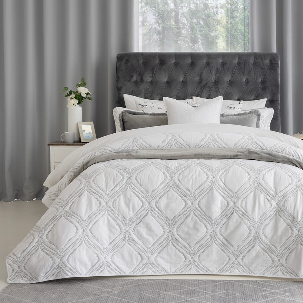 Payton White Quilt Set Volpes